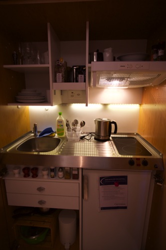 im Küchenschrank / inside kitchen cabinet / dans le placard